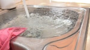 اب سینک ظرفشویی تخلیه نمی شود